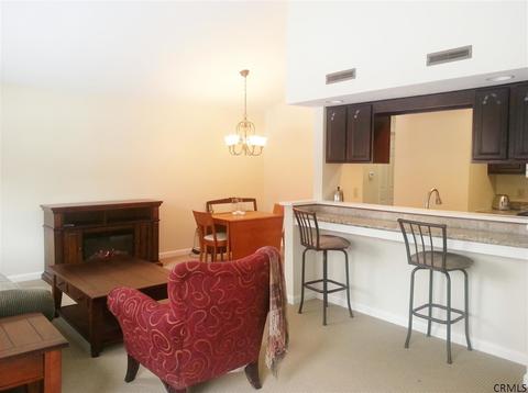 204 Grenadier Ct, Clifton Park, NY 12065 photo 2