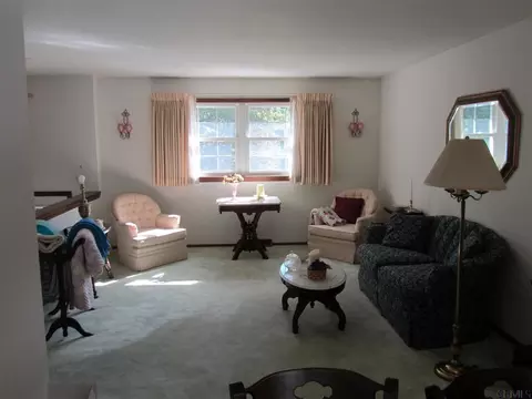 7 Taylor St, Schenectady, NY 12304 photo 2