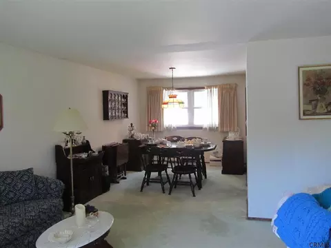 7 Taylor St, Schenectady, NY 12304 photo 3