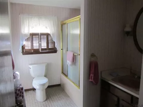 7 Taylor St, Schenectady, NY 12304 photo 6