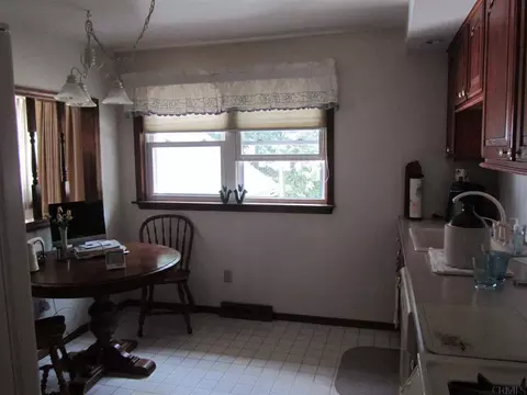 7 Taylor St, Schenectady, NY 12304 photo 5