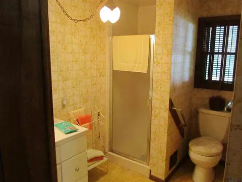 7 Taylor St, Schenectady, NY 12304 photo 9