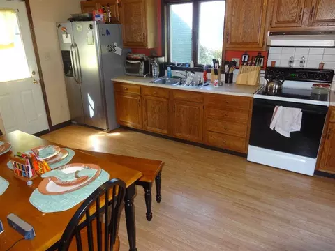 202 Maple Ave, Selkirk, NY 12158 photo 3