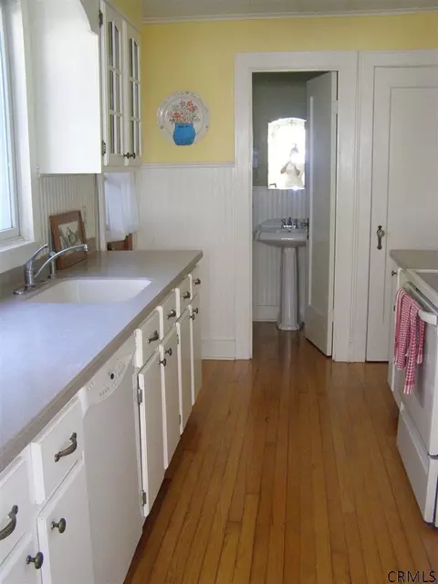 17 Brookman Ave, Delmar, NY 12054 photo 9