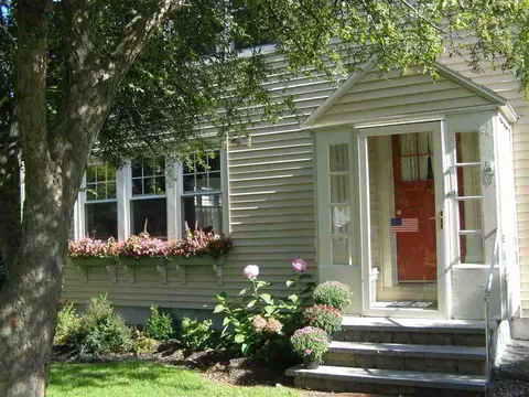 17 Brookman Ave, Delmar, NY 12054 photo 3