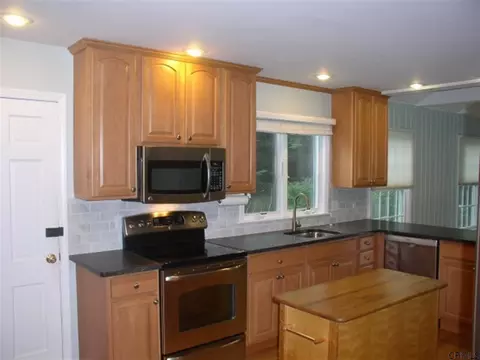 24 Tierney Dr, Delmar, NY 12054 photo 6