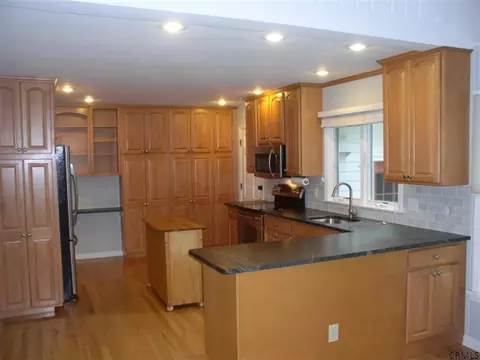 24 Tierney Dr, Delmar, NY 12054 photo 5