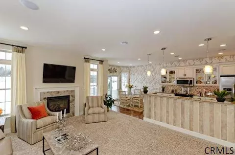 68 Eagles Gate, Slingerlands, NY 12159 photo 2