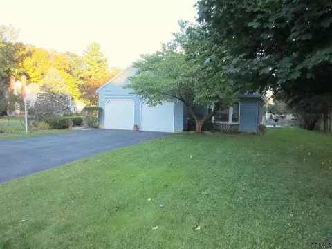 58 Middlesex Dr, Slingerlands, NY 12159 photo 2