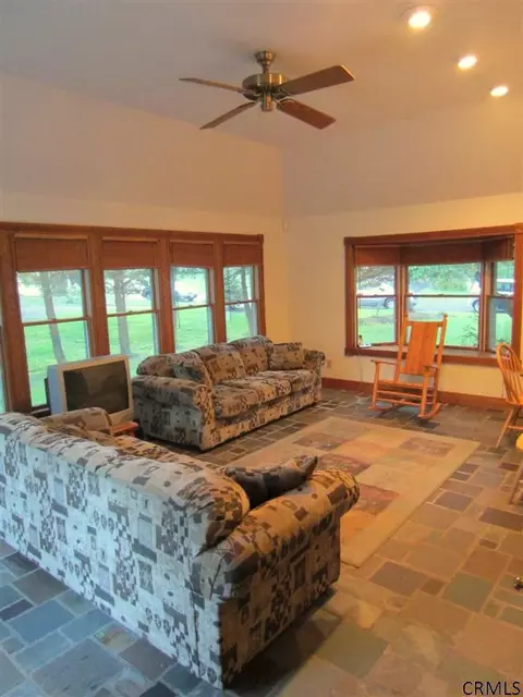 58 Middlesex Dr, Slingerlands, NY 12159 photo 5