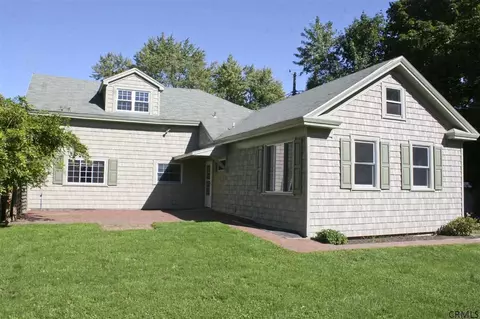 7 Mayfair Dr, Slingerlands, NY 12159 photo 2