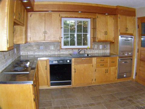 6 Clarkson Rd, Delmar, NY 12054 photo 2