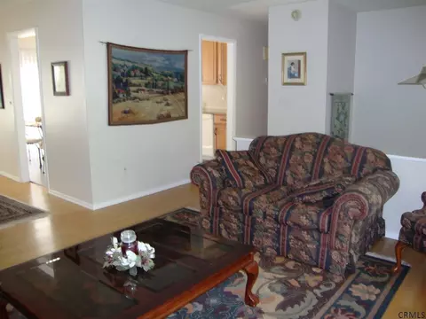 121 E Poplar Dr, Delmar, NY 12054 photo 2