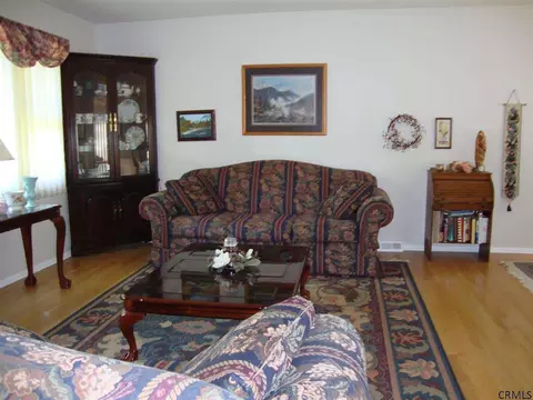 121 E Poplar Dr, Delmar, NY 12054 photo 4