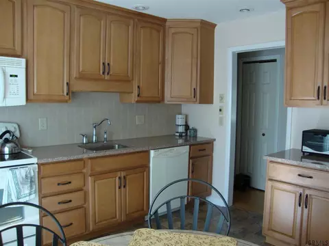 121 E Poplar Dr, Delmar, NY 12054 photo 11