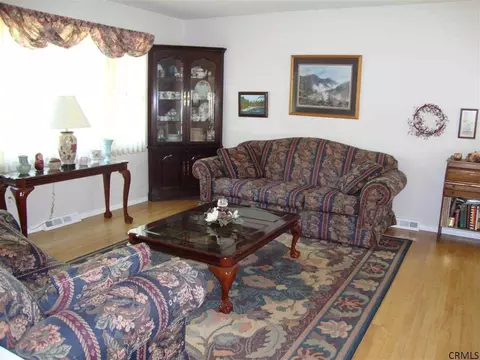 121 E Poplar Dr, Delmar, NY 12054 photo 3