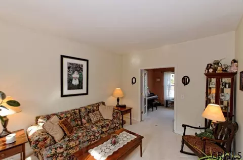 26 Timber Ln, Glenmont, NY 12077 photo 4