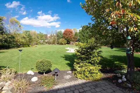 70 Fields End Dr, Glenmont, NY 12077 photo 24