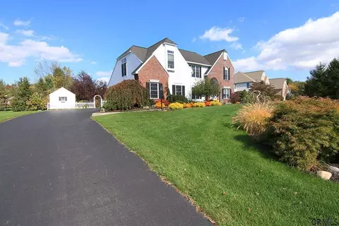 70 Fields End Dr, Glenmont, NY 12077 photo 2