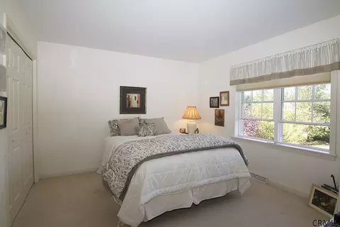 70 Fields End Dr, Glenmont, NY 12077 photo 15
