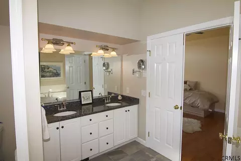 70 Fields End Dr, Glenmont, NY 12077 photo 18