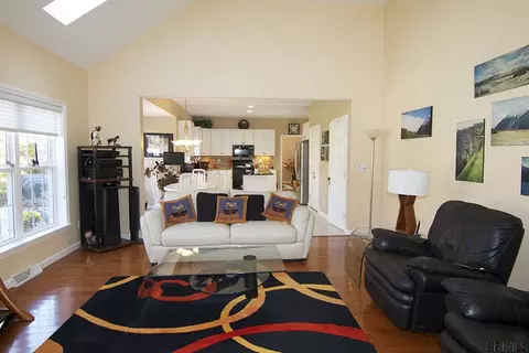 70 Fields End Dr, Glenmont, NY 12077 photo 6