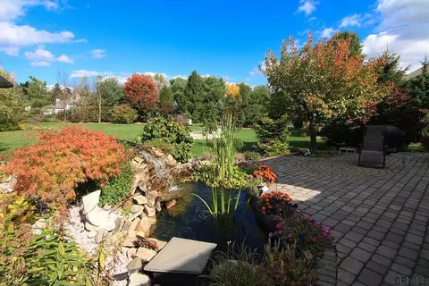 70 Fields End Dr, Glenmont, NY 12077 photo 23
