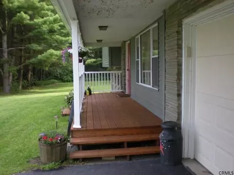 445 Van Antwerp Rd, Johnstown, NY 12095 photo 3