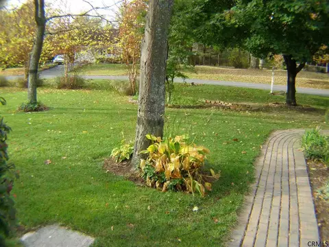 24 Mccombe Dr, Delmar, NY 12054 photo 3