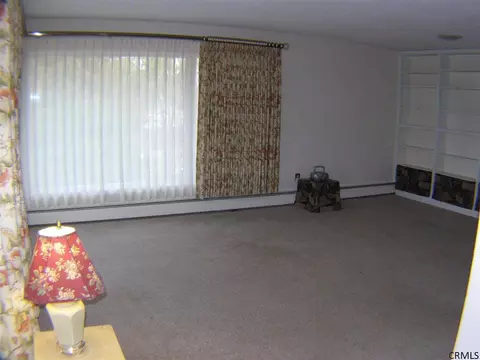24 Mccombe Dr, Delmar, NY 12054 photo 5