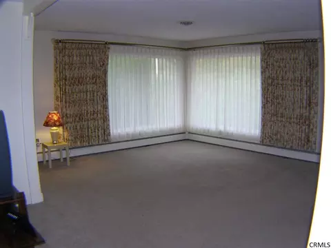 24 Mccombe Dr, Delmar, NY 12054 photo 6