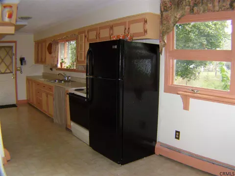 24 Mccombe Dr, Delmar, NY 12054 photo 9