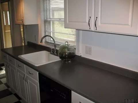 8 White St, Schenectady, NY 12308 photo 6