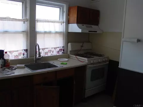 1720 Oneida St, Schenectady, NY 12308 photo 7