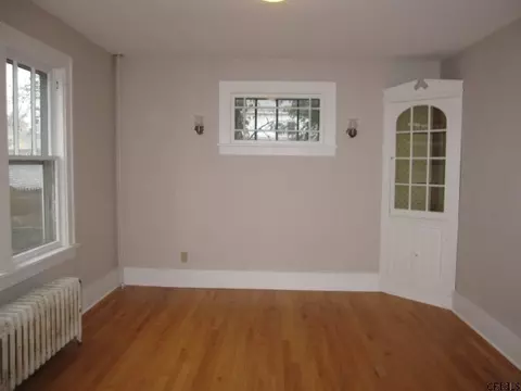 79 Spruce St, Schenectady, NY 12304 photo 5