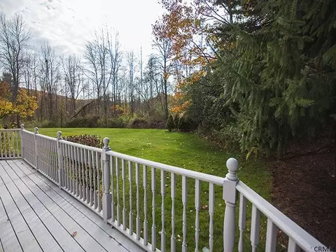 8 Devon Ct, Voorheesville, NY 12186 photo 3