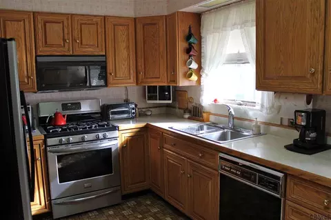 7 Flint Dr, Delmar, NY 12054 photo 6