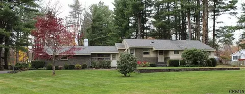 7 Flint Dr, Delmar, NY 12054 photo 2