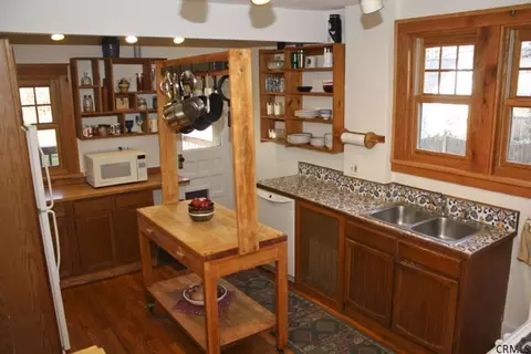 7 Rural Pl, Delmar, NY 12054 photo 4