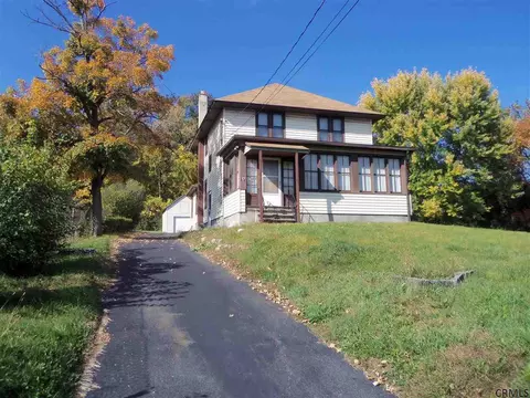 17 Wards Ln, Menands, NY 12204 photo 1