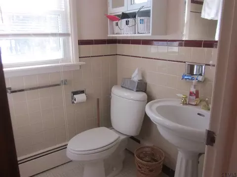 34 Wisconsin Ave, Delmar, NY 12054 photo 18