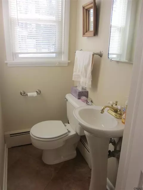34 Wisconsin Ave, Delmar, NY 12054 photo 8