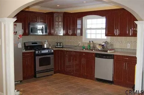 1207 Hendrickson Ave, Schenectady, NY 12308 photo 3