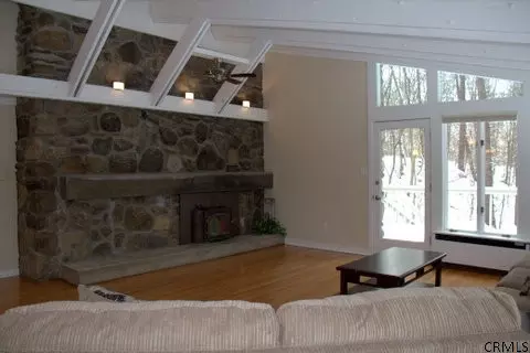 145 Spring Rd, Schenectady, NY 12302 photo 2