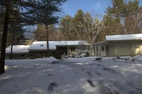 145 Spring Rd, Schenectady, NY 12302 photo 1