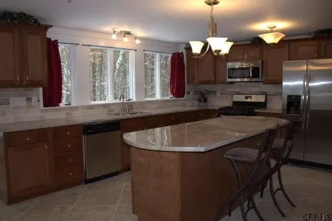 145 Spring Rd, Schenectady, NY 12302 photo 5