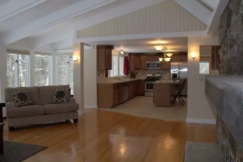 145 Spring Rd, Schenectady, NY 12302 photo 4