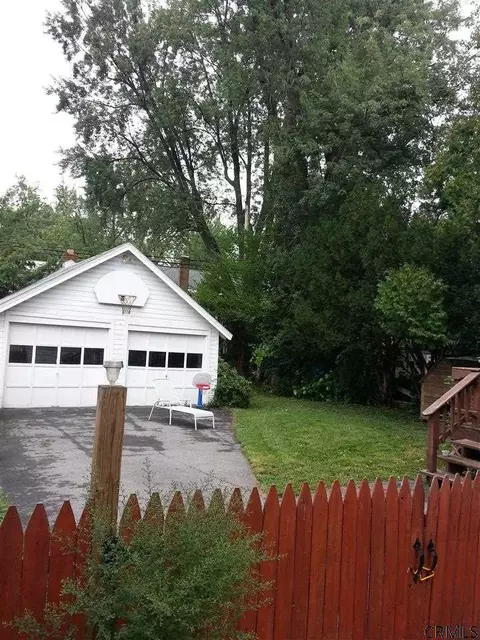 735 Hampton Ave, Schenectady, NY 12309 photo 3