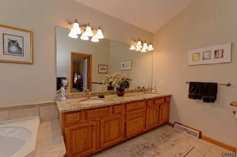 62 Mann Blvd, Clifton Park, NY 12065 photo 19