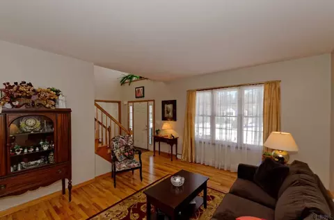 62 Mann Blvd, Clifton Park, NY 12065 photo 5